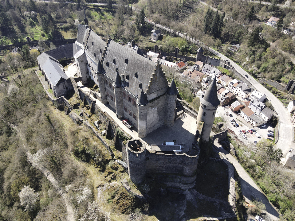 2 Château de Vianden - Inspection par drone des murs difficiles d’accèsArchitecte : Holweck Bingen Architectes Alpha Topo Luxembourg S.à R.L.