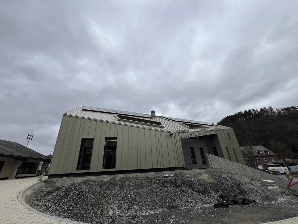 9-10	Construction de la nouvelle mairie à Bavigne MOA: AC Lac de la Haute-Sûre / AR: Decker, Lammar & ass. / Ar. Hoffmann