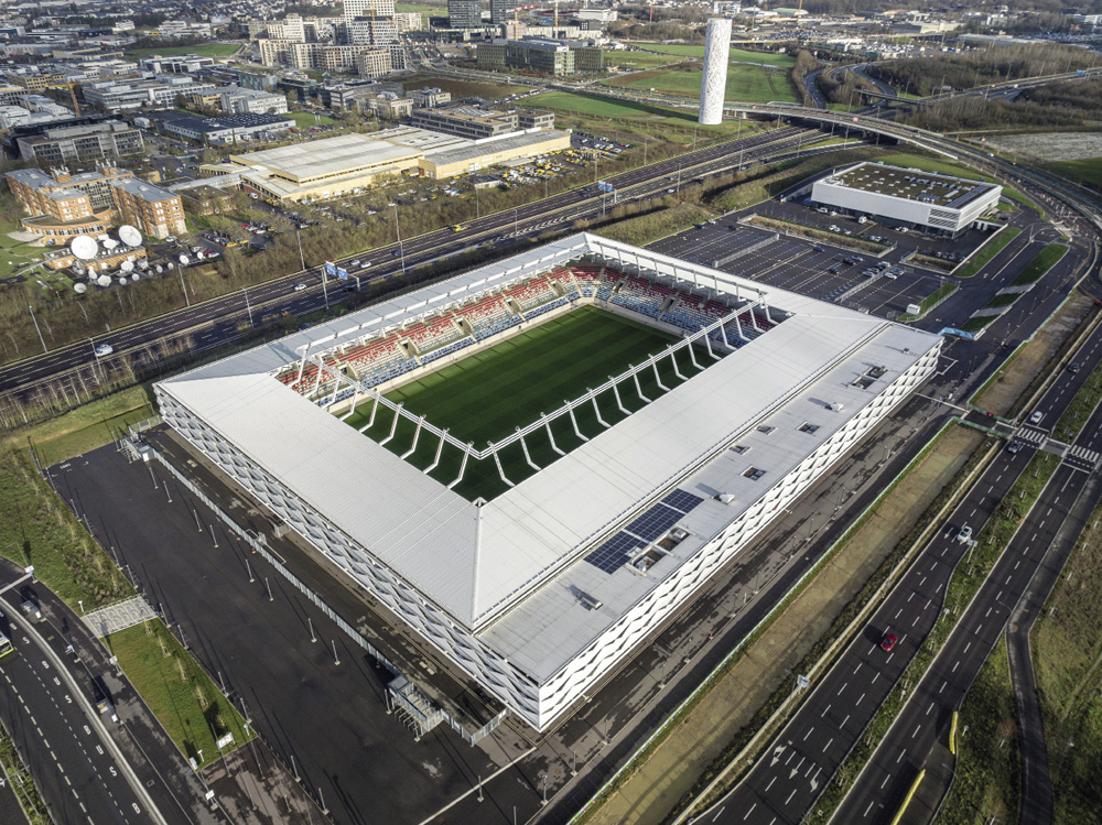 2	Stade de Luxembourg et bâtiment du Service des Sports de la Ville de Luxembourg à Luxembourg