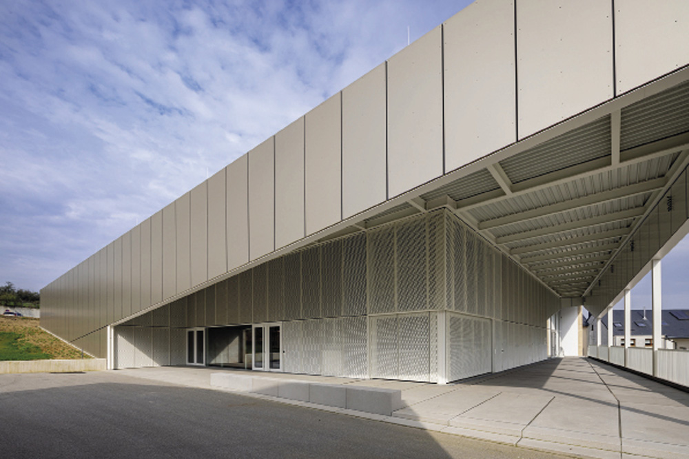 1-2 «Kéinziger Festsall», hall polyvalent (Clemency) public://import2025/images/IMG1_carvalhoarchitects-ap-10455_k-inziger-festsall_opt.jpg