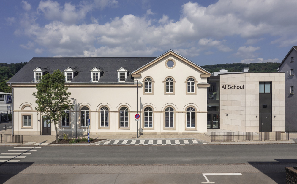 1 Transformation en centre culturel et espaces coworking à Schieren public://import2025/images/IMG1_thillens-thillens-architecture-ap-10811_al-schoul_opt.jpg