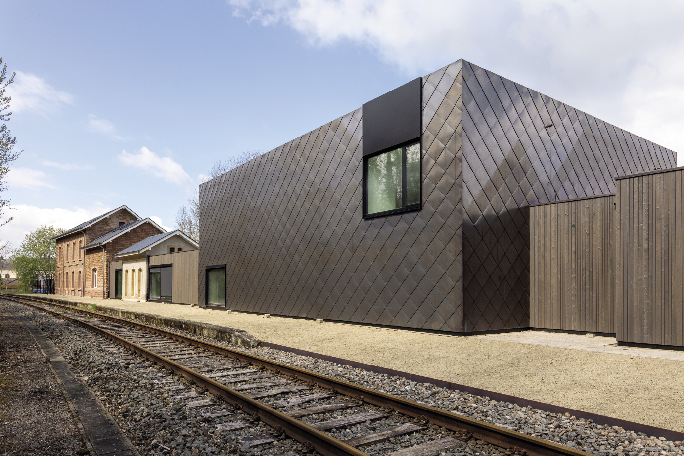2 Réhabilitation de la gare de Bissen en maison de la musique et construction d’une nouvelle salle de fanfare – Administration Communale de Bissen A+T ARCHITECTURE S.A.