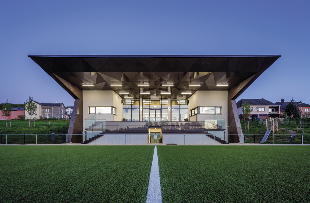 6 Construction d’un nouveau centre sportif (terrain de football, vestiaires et buvette) 6 Construction d’un nouveau centre sportif (terrain de football, vestiaires et buvette)